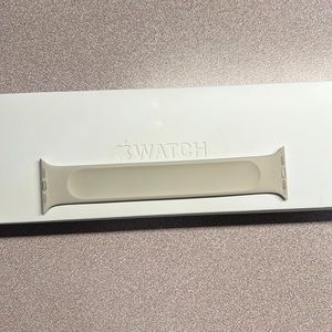 Apple Watch solo loop size 5. Starlight